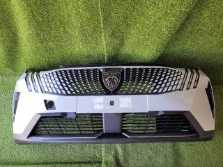bontott PEUGEOT 3008 SUV Első Lökhárító (Részeivel)