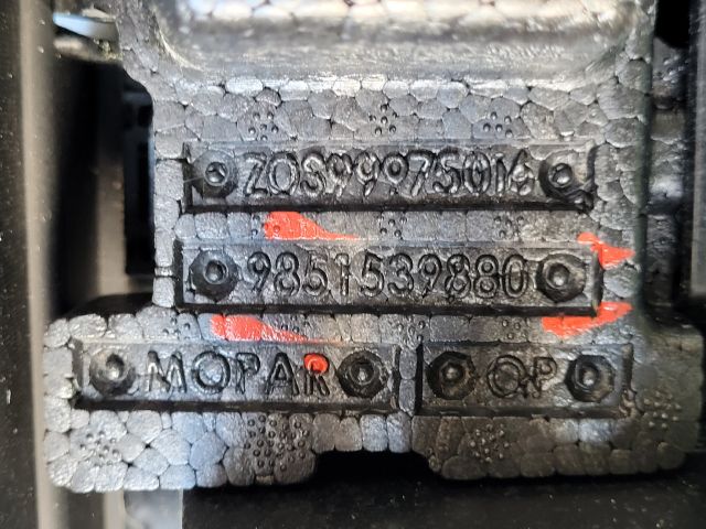 bontott PEUGEOT 3008 SUV Első Lökhárító (Részeivel)