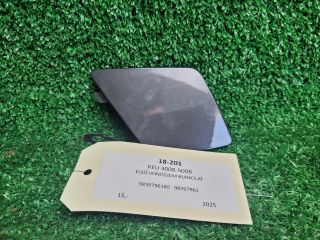 bontott PEUGEOT 3008 SUV Első Vonószem Burkolat