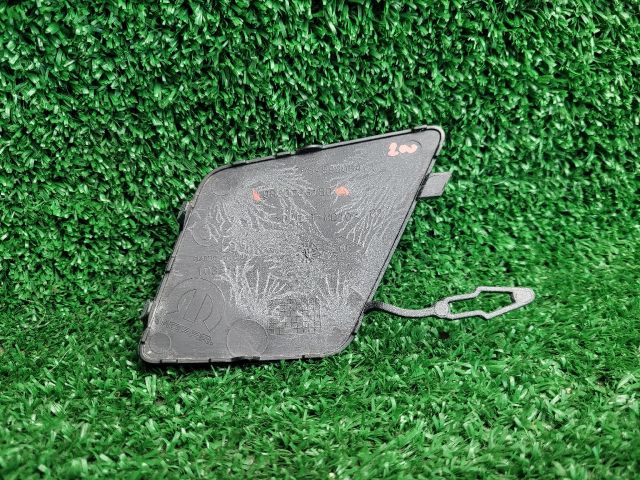 bontott PEUGEOT 3008 SUV Első Vonószem Burkolat