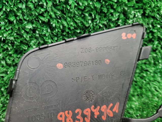 bontott PEUGEOT 3008 SUV Első Vonószem Burkolat