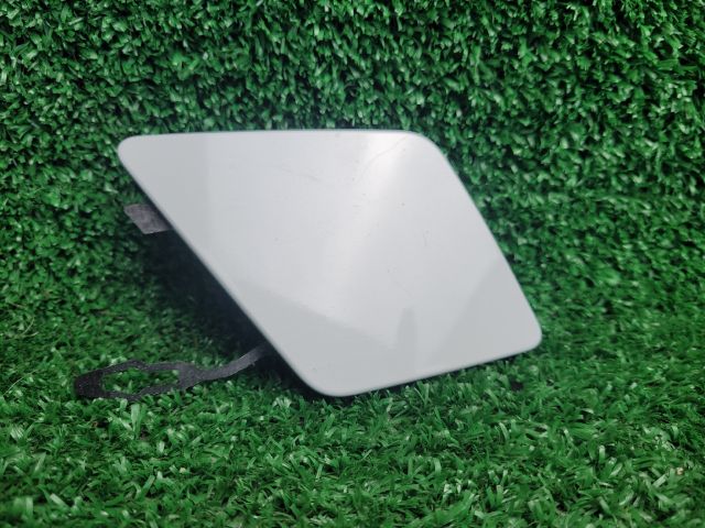 bontott PEUGEOT 3008 SUV Első Vonószem Burkolat