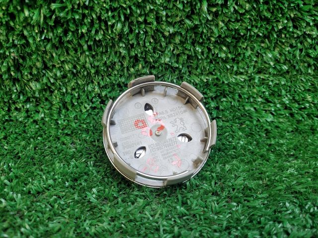 bontott PEUGEOT 3008 SUV Felniközép (1 db)