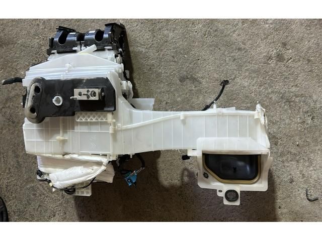 bontott PEUGEOT 3008 SUV Fűtőmotor (Klímás)