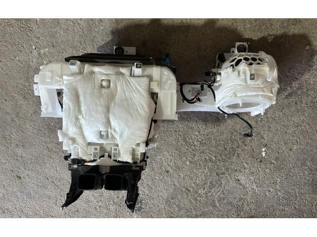 bontott PEUGEOT 3008 SUV Fűtőmotor (Klímás)