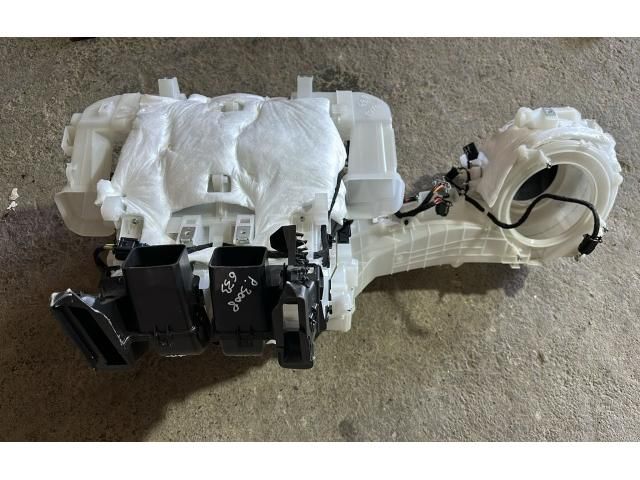 bontott PEUGEOT 3008 SUV Fűtőmotor (Klímás)