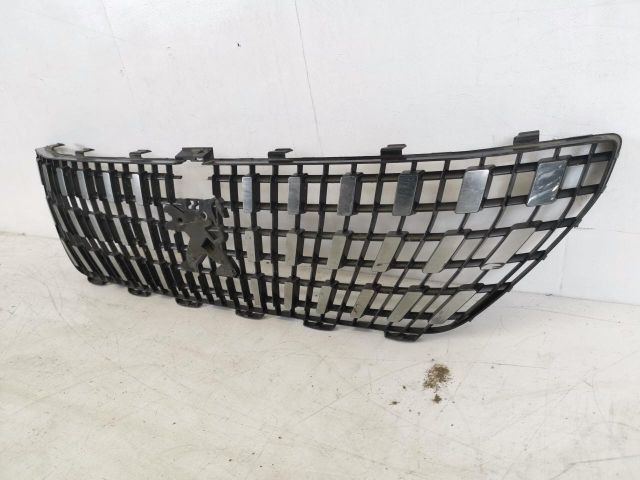 bontott PEUGEOT 3008 SUV Hűtőrács