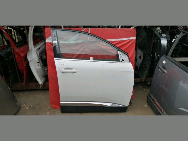 bontott PEUGEOT 3008 SUV Jobb első Ajtó (Részeivel)