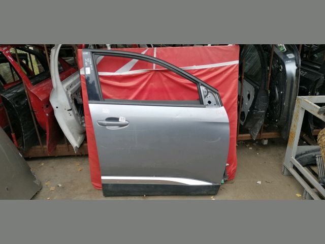 bontott PEUGEOT 3008 SUV Jobb első Ajtó (Részeivel)