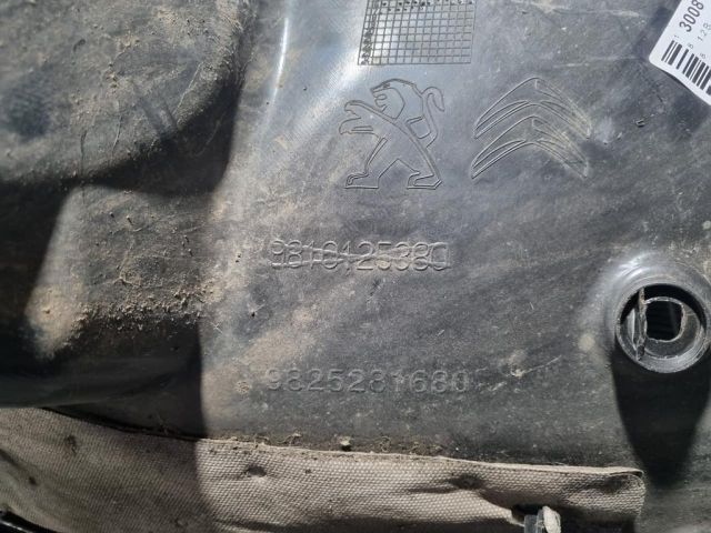 bontott PEUGEOT 3008 SUV Jobb első Dobbetét (Kerékjárati, Műanyag)