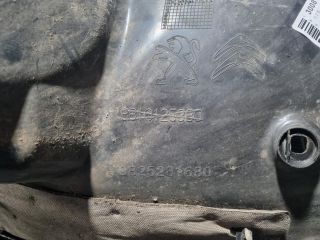 bontott PEUGEOT 3008 SUV Jobb első Dobbetét (Kerékjárati, Műanyag)