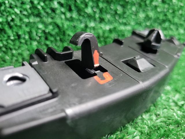 bontott PEUGEOT 3008 SUV Jobb első Lökhárító Tartó (Műanyag)