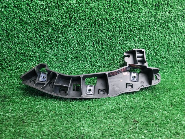 bontott PEUGEOT 3008 SUV Jobb első Lökhárító Tartó (Műanyag)