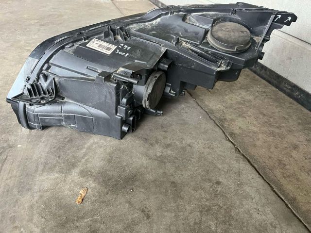 bontott PEUGEOT 3008 SUV Jobb Fényszóró