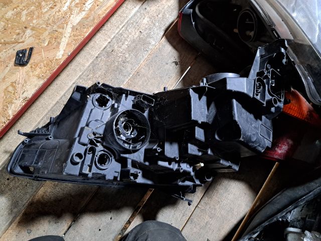 bontott PEUGEOT 3008 SUV Jobb Ledes Fényszóró