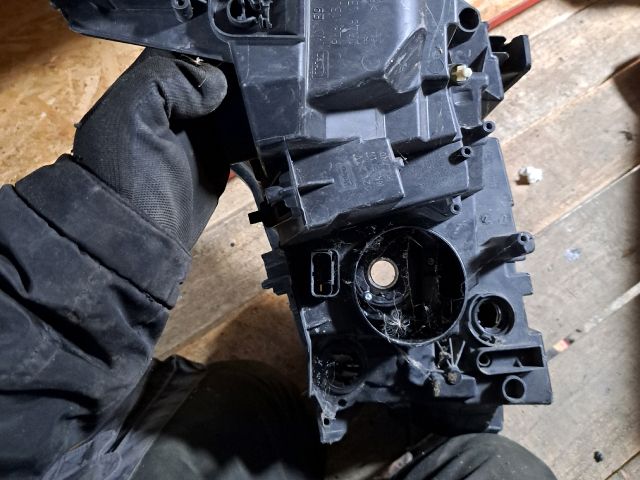 bontott PEUGEOT 3008 SUV Jobb Ledes Fényszóró