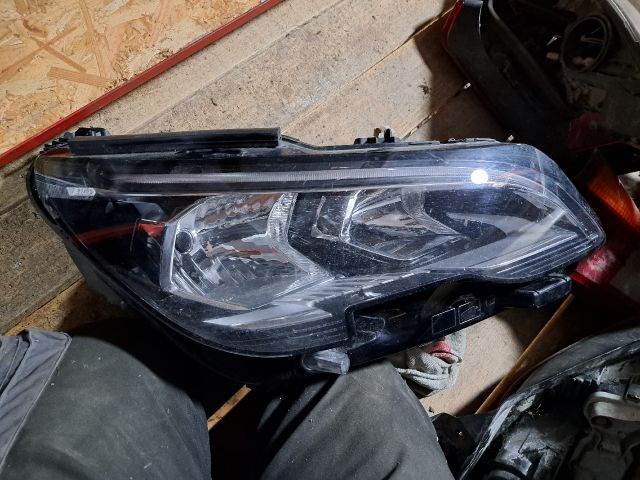 bontott PEUGEOT 3008 SUV Jobb Ledes Fényszóró