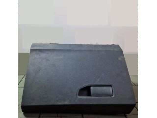 bontott PEUGEOT 3008 SUV Kesztyűtartó