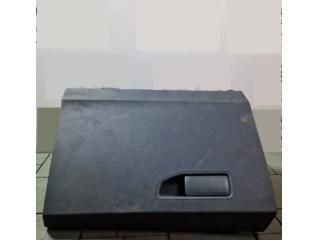 bontott PEUGEOT 3008 SUV Kesztyűtartó