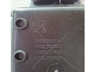 bontott PEUGEOT 3008 SUV Kesztyűtartó