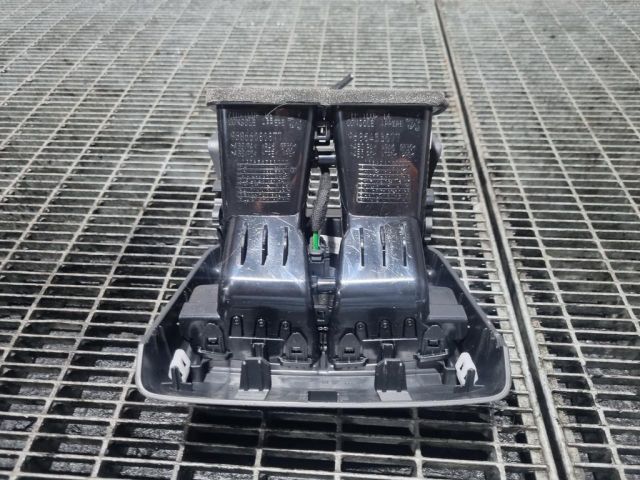 bontott PEUGEOT 3008 SUV Középső Szellőző