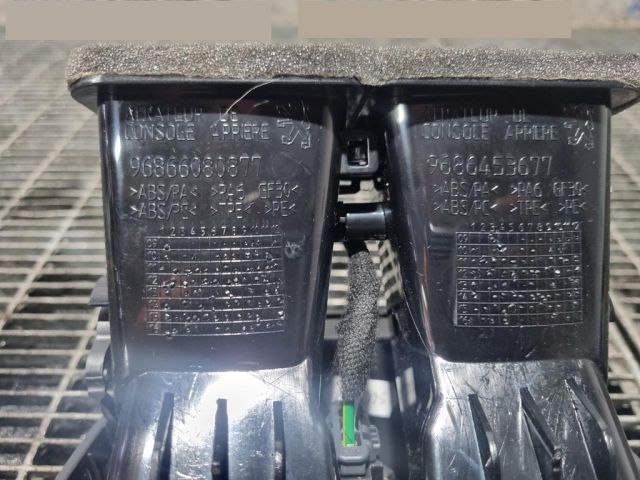 bontott PEUGEOT 3008 SUV Középső Szellőző