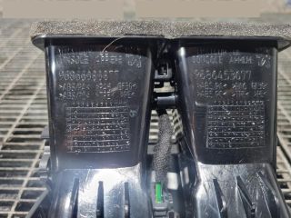 bontott PEUGEOT 3008 SUV Középső Szellőző