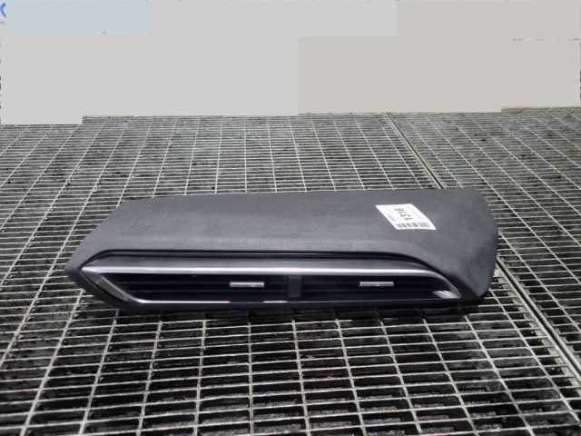 bontott PEUGEOT 3008 SUV Középső Szellőző