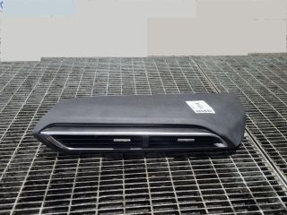 bontott PEUGEOT 3008 SUV Középső Szellőző