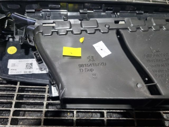 bontott PEUGEOT 3008 SUV Középső Szellőző