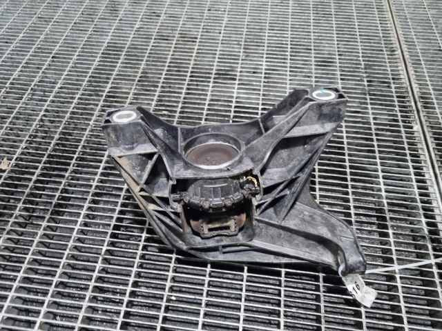 bontott PEUGEOT 3008 SUV Tartó Bak