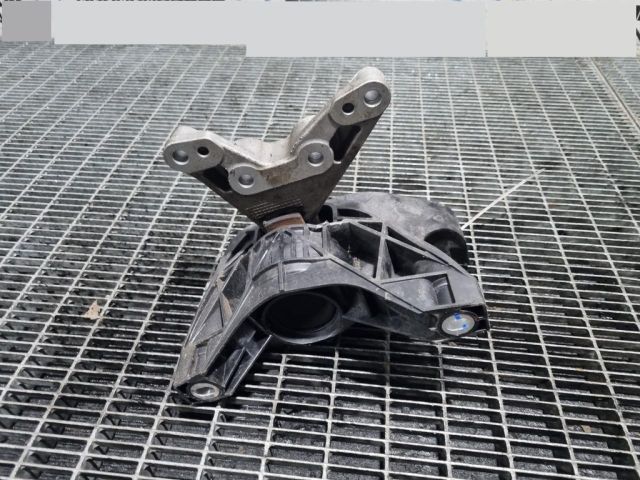 bontott PEUGEOT 3008 SUV Tartó Bak