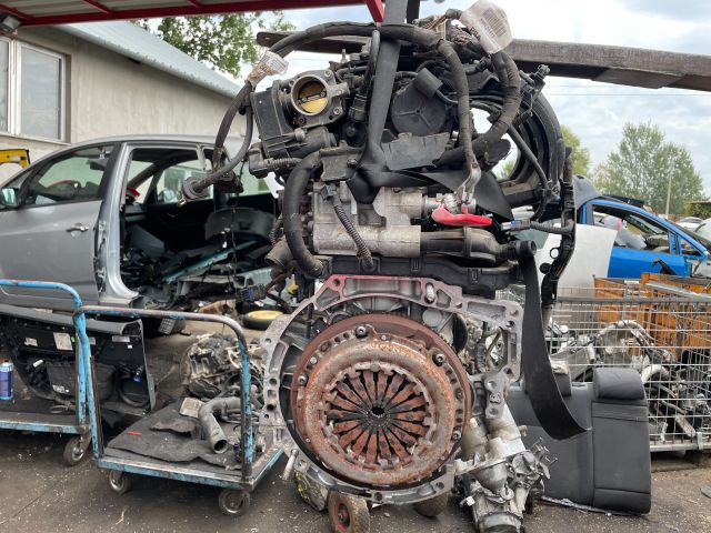 bontott PEUGEOT 301 Komplett Motor (Segédberendezésekkel)