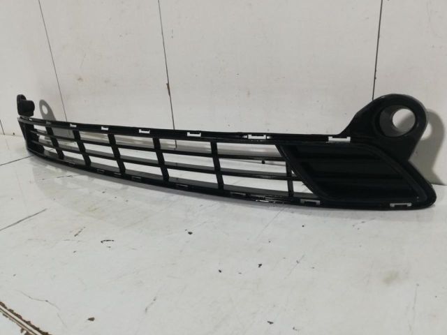 bontott PEUGEOT 301 Első Lökhárító Alsó Középső Díszrács