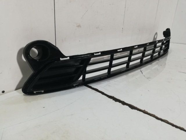 bontott PEUGEOT 301 Első Lökhárító Alsó Középső Díszrács