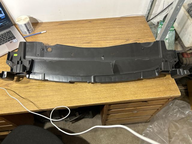 bontott PEUGEOT 301 Első Lökhárító Tartó Felső