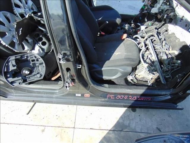 bontott PEUGEOT 301 Jobb Küszöb