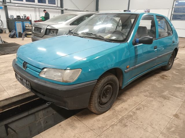 bontott PEUGEOT 306 Első Bölcső