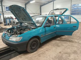 bontott PEUGEOT 306 Első Bölcső