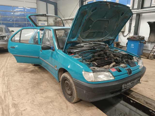 bontott PEUGEOT 306 Első Bölcső