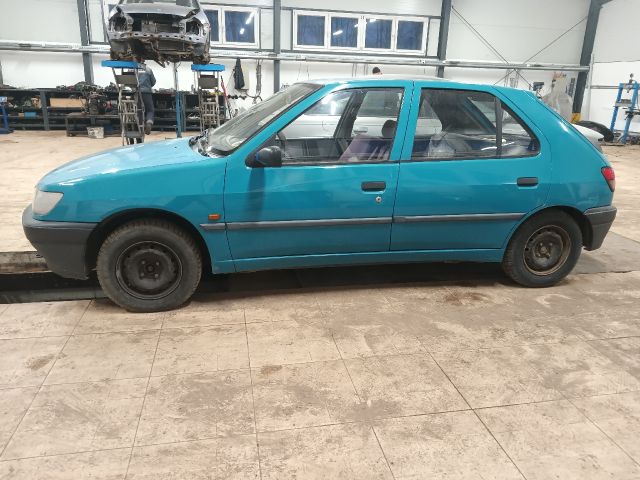 bontott PEUGEOT 306 Első Bölcső