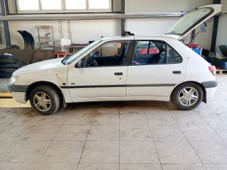 bontott PEUGEOT 306 Bal első Féknyereg Munkahengerrel