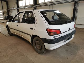 bontott PEUGEOT 306 Bal első Féknyereg Munkahengerrel