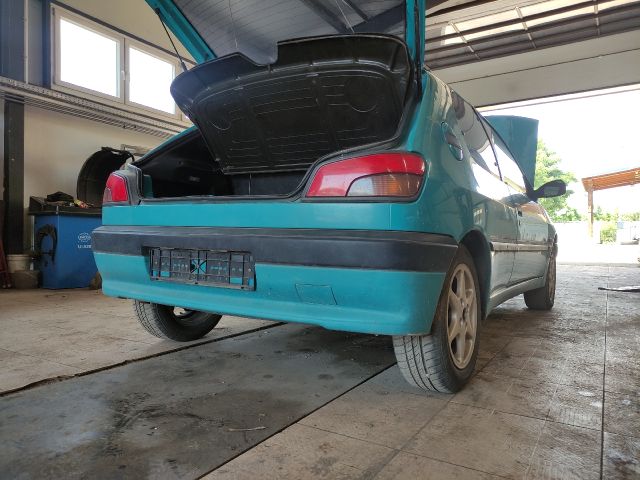 bontott PEUGEOT 306 Bal első Féknyereg Munkahengerrel