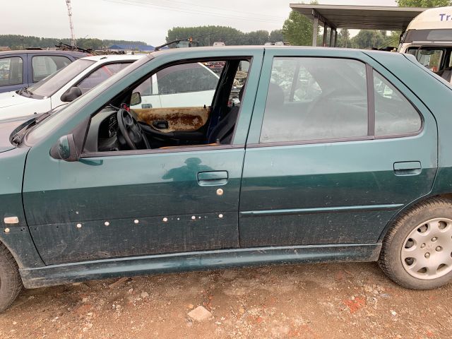 bontott PEUGEOT 306 Bal első Féknyereg Munkahengerrel