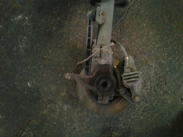 bontott PEUGEOT 306 Bal első Féknyereg Munkahengerrel