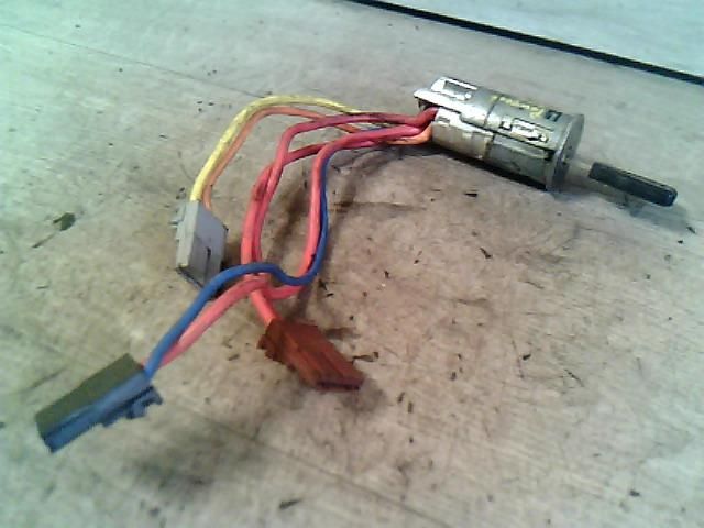 bontott PEUGEOT 306 Gyújtáskapcsoló Házzal