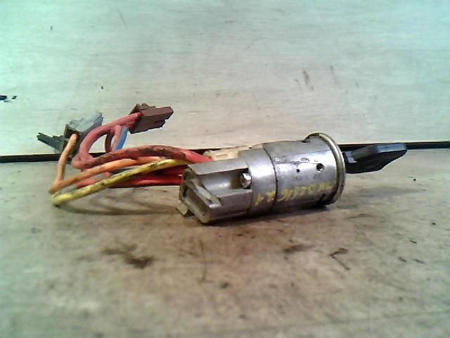 bontott PEUGEOT 306 Gyújtáskapcsoló Házzal