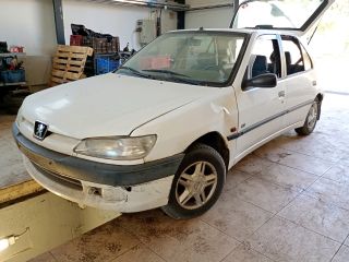 bontott PEUGEOT 306 Homlokfal (Üres lemez)