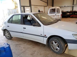 bontott PEUGEOT 306 Homlokfal (Üres lemez)